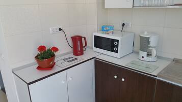 Mini-fridge, dishwasher, highchair