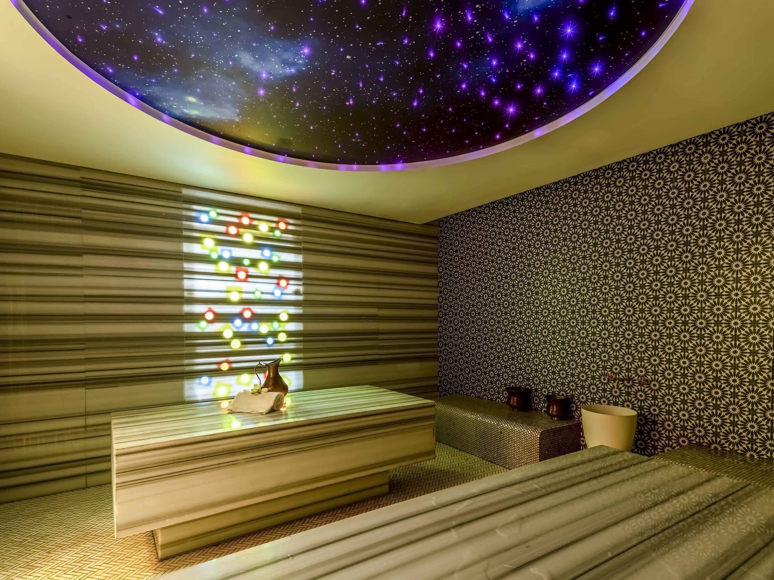 Couples treatment rooms, sauna, steam room, body treatments
