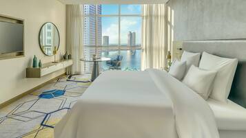 Executive suite, 1 kingsize bed, uitzicht op de stad | Een minibar, een kluis op de kamer, een bureau, een laptopwerkplek