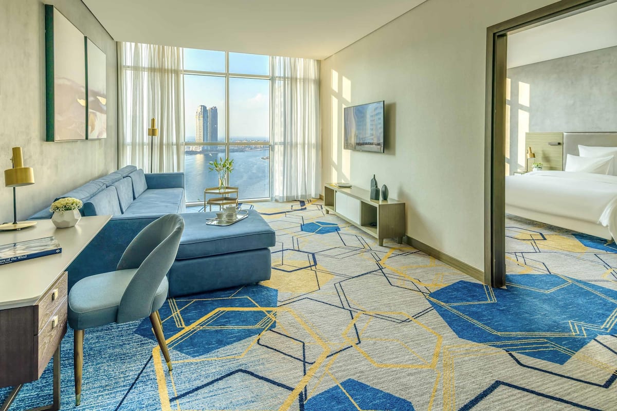 Executive Suite, 1 King Bed, City View | 1 bedroom, minibar, in-room safe, desk