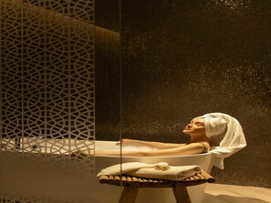Couples treatment room(s), sauna, steam room, body treatments - Pullman Sharjah (Sharjah)