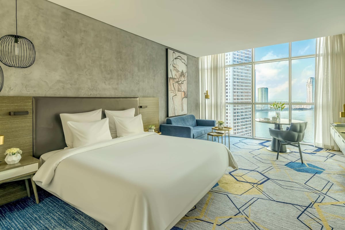 Deluxe Room, 1 King Bed, Lagoon View | Minibar, in-room safe, desk, laptop workspace