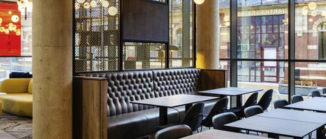 Desayuno inglés diario (GBP 15 por persona)