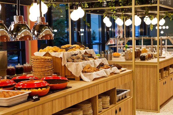 Daily buffet breakfast for a fee