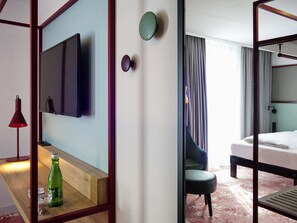 Comfort Double Room, 1 Katil Kelamin (Double) | Meja, ruang kerja komputer riba, langsir/tirai gelap terus