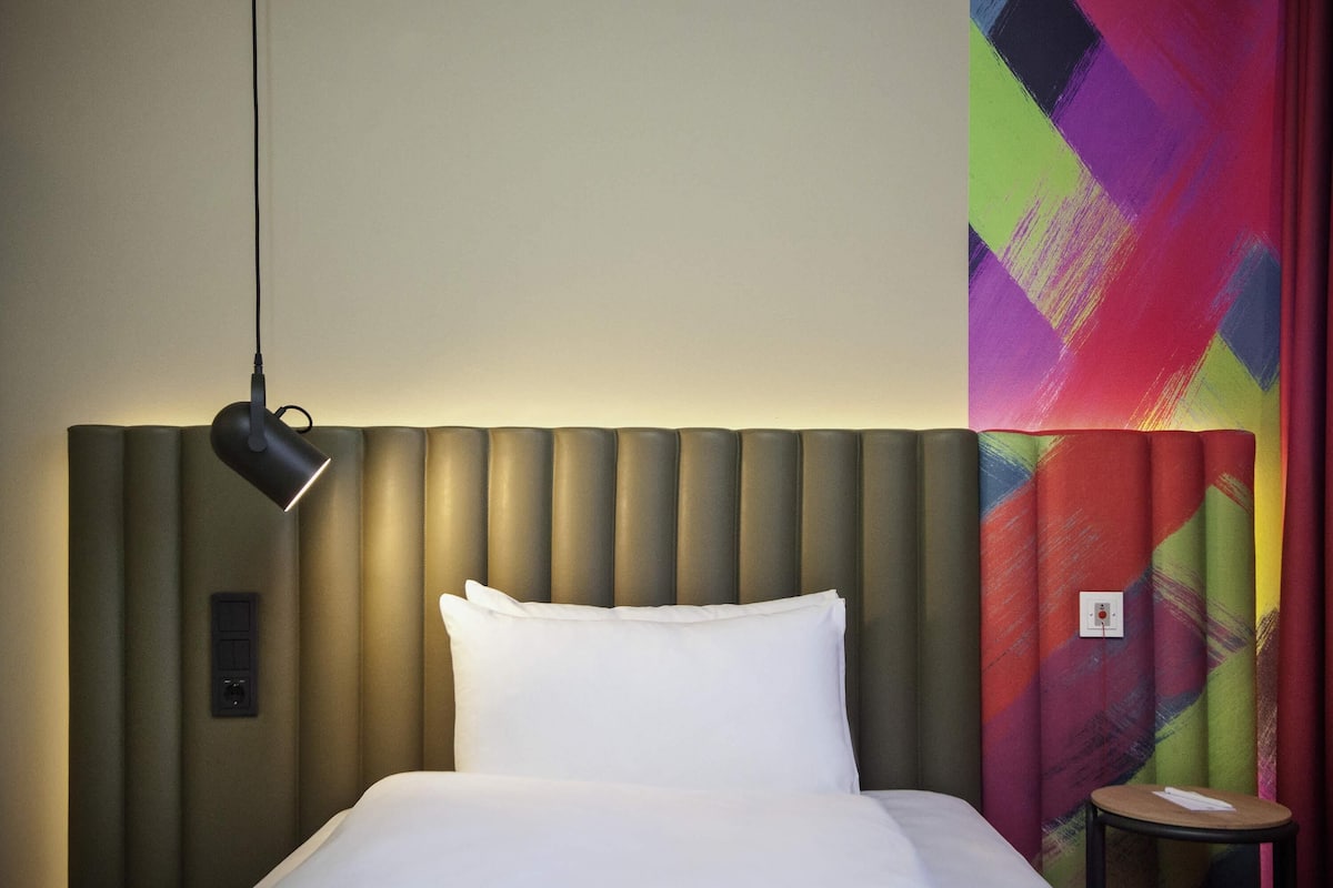 laptop workspace, blackout curtains, soundproofing, free wifi