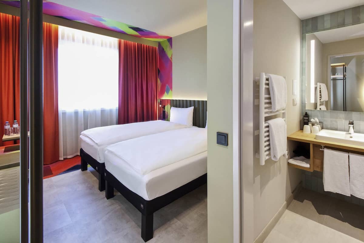 Laptopgeeigneter Arbeitsplatz, Verdunkelungsvorhänge