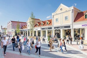 Shopping mall - ibis Styles Parndorf Neusiedler See (Parndorf)