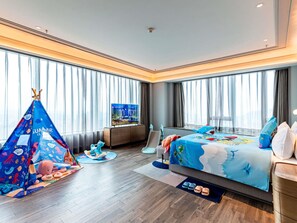 Privilege, Chambre, 1 trĂšs grand lit | Couette en duvet d'oie, minibar, bureau