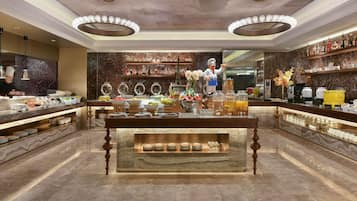 Breakfast, lunch and dinner served