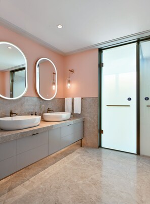 Superior Suite, 1 King Bed | Bathroom - Mercure Guangzhou Nansha (Guangzhou)