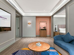 Down comforters, minibar, desk, laptop workspace - Mercure Guangzhou Nansha (Guangzhou)