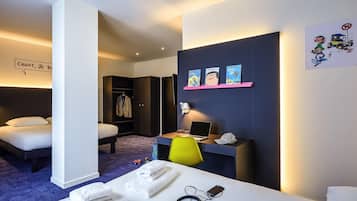 Family Room, 1 Queen Bed with Sofa bed | Premium bedding, in-room safe, desk, blackout curtains