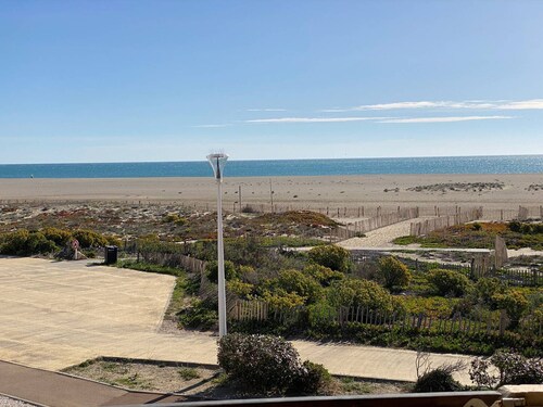 Beachfront Apartment with Loft - Sleeps 6
