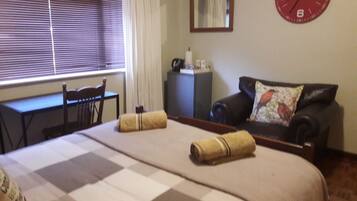 4 bedrooms, in-room safe, iron/ironing board, WiFi