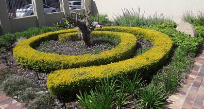 Paarl - The Labyrinth - Sleeps 8 (+ 2)