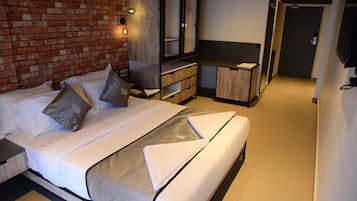 Deluxe Double Room | Premium bedding, minibar, in-room safe, desk