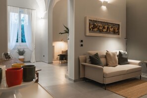 TV, books, stereo - Dimora Elce (Lecce)