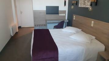 Individually decorated, individually furnished, soundproofing, free WiFi