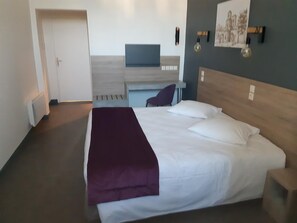 Individually decorated, individually furnished, soundproofing, free WiFi - Hostellerie Charles de Foucauld (Viviers)