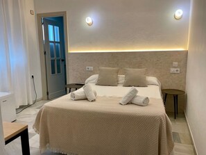 Quarto casal (Exterior) | Escrivaninha, espaço de trabalho para notebook, Wi-Fi de cortesia