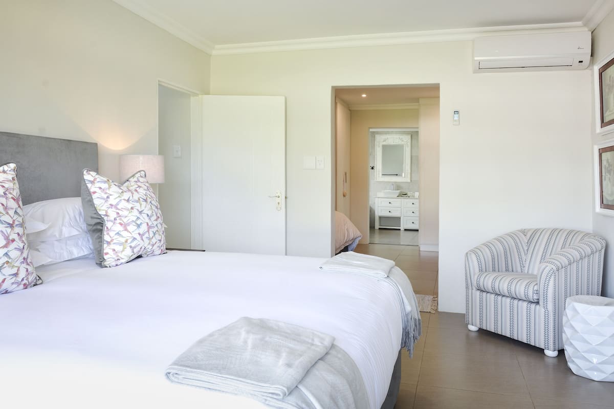 Family Suite | 2 bedrooms, Egyptian cotton sheets, premium bedding, pillowtop beds