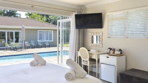 Egyptian cotton sheets, premium bedding, pillowtop beds, in-room safe - 66 On Monzali (Hilton)