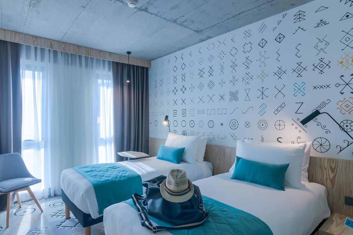 Standard-huone, 2 yhden hengen sänkyä | Minibaari, tallelokero huoneessa, pimennysverhot, äänieristys