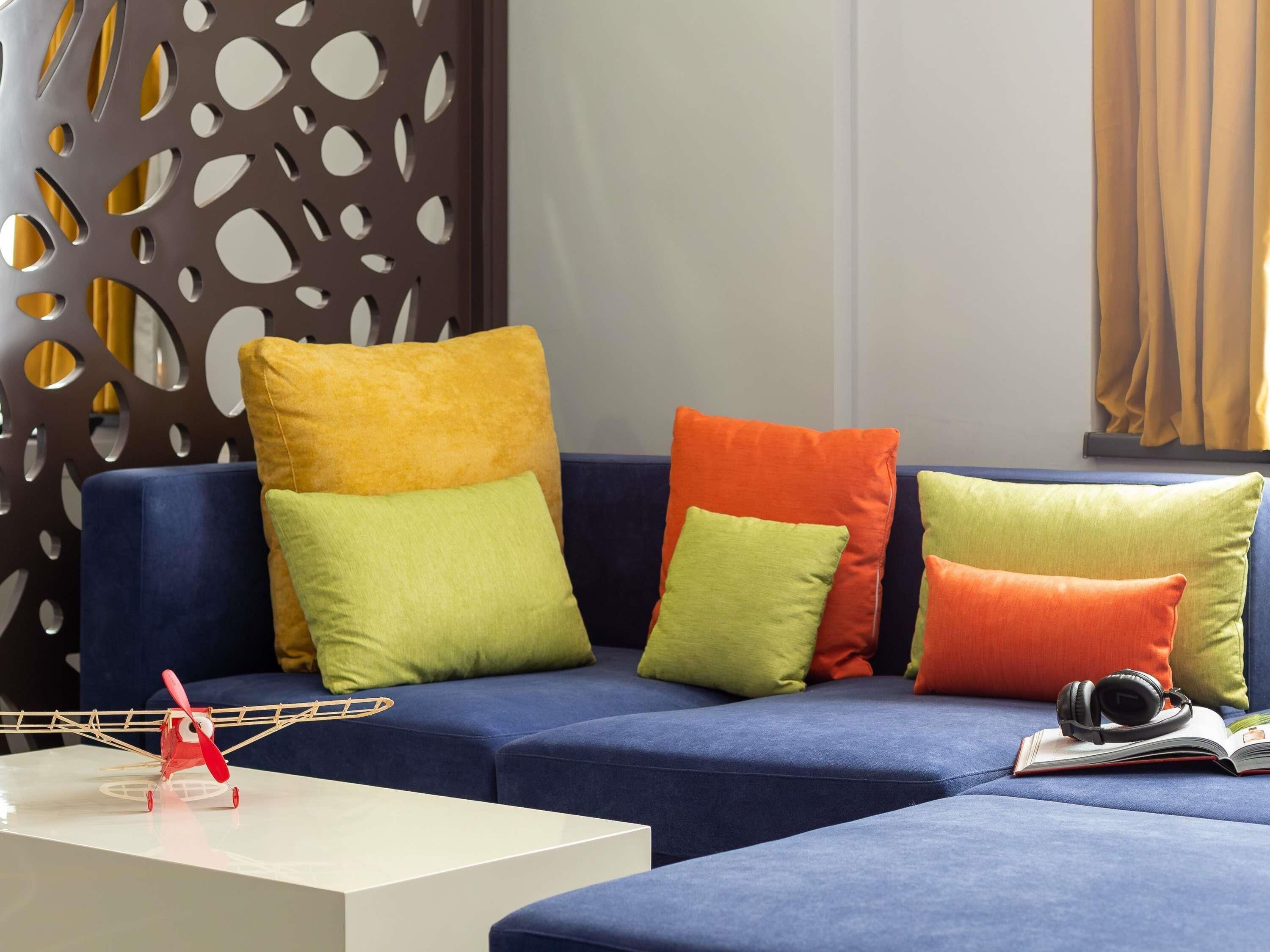 Premium Room, 1 Katil Raja (King) dengan Katil Sofa | Bar mini, peti besi dalam bilik, meja, langsir/tirai gelap terus 
