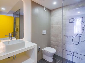 Minibar, in-room safe, desk, blackout drapes - ibis Styles Bucharest Airport (Otopeni)