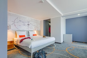 Premium Room, 1 King Bed with Sofa bed | Minibar, in-room safe, desk, blackout curtains