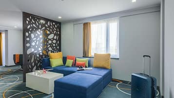 Premium Room, 1 King Bed with Sofa bed | Minibar, in-room safe, desk, blackout curtains