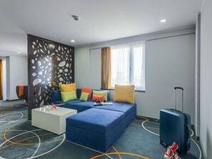 Rom – premium, 1 kingsize-seng med sovesofa | Minibar, safe på rommet, skrivebord og blendingsgardiner