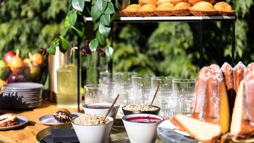 Petit déjeuner buffet servi tous les jours en supplément