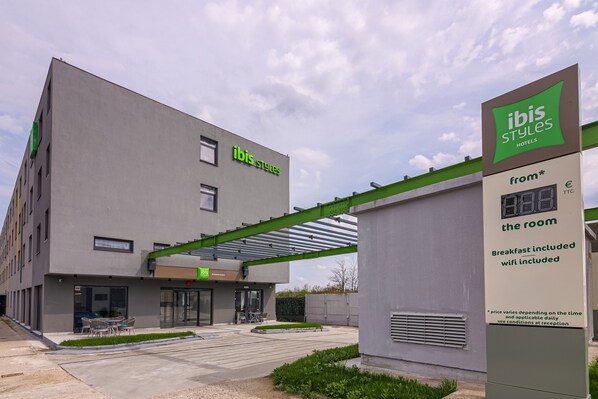 Exterior - ibis Styles Bucharest Airport (Otopeni)