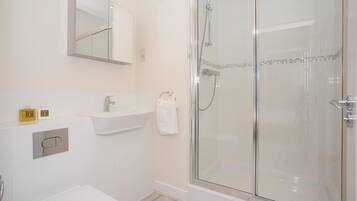 Combined shower/bathtub, hair dryer, towels, soap