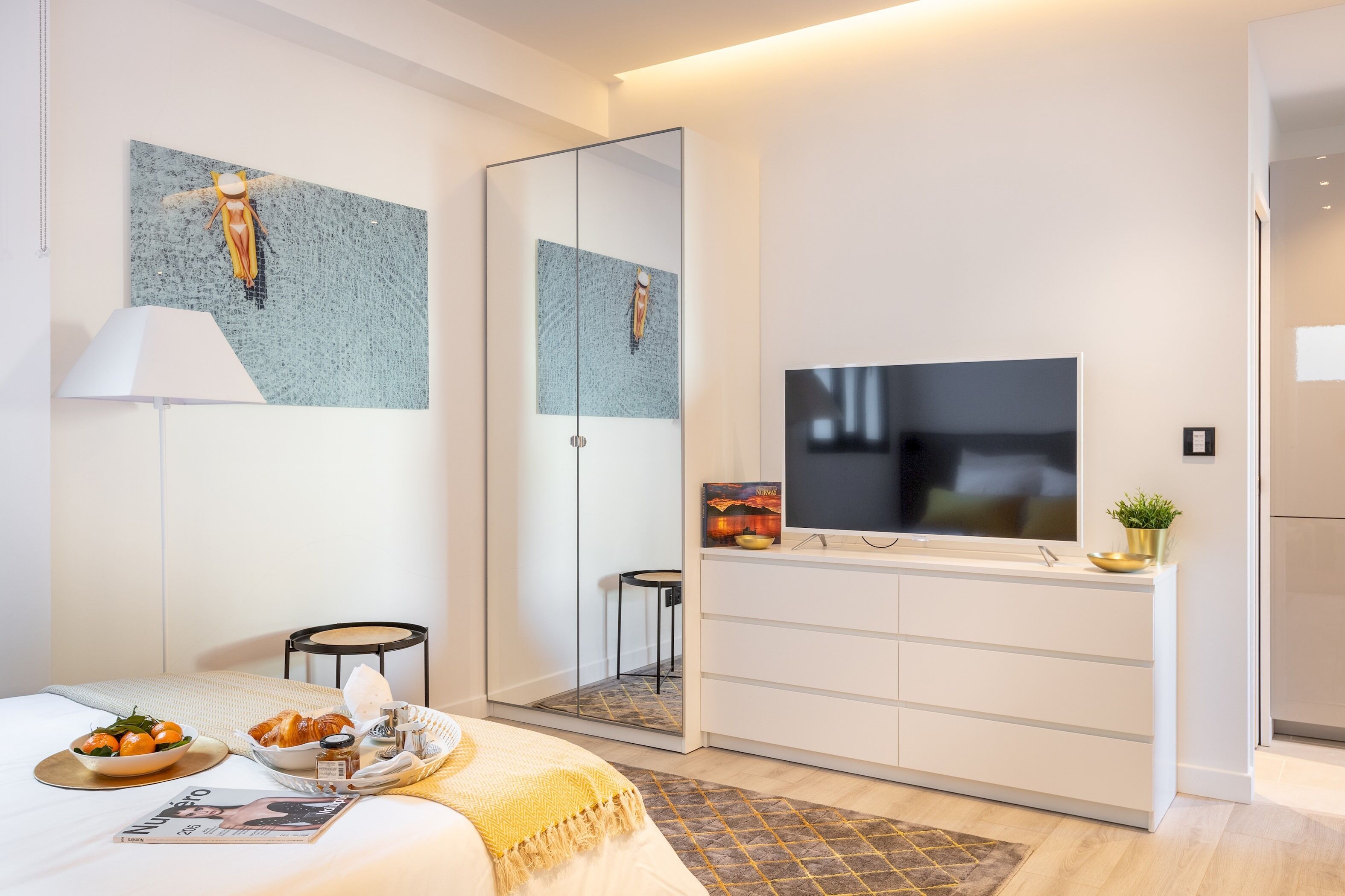 Iron/ironing board, WiFi, bed sheets