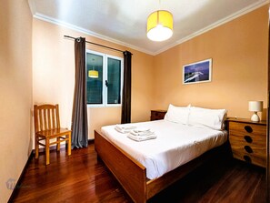 2 bedrooms, iron/ironing board, travel crib, internet