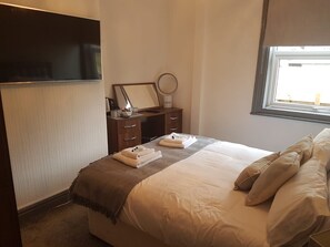 Individually decorated, individually furnished, desk, iron/ironing board - The Vaults Ruabon (Wrexham)