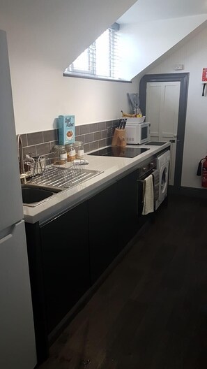 Fridge, oven, coffee/tea maker, electric kettle - The Vaults Ruabon (Wrexham)