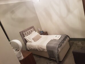 Individually decorated, individually furnished, desk, iron/ironing board - The Vaults Ruabon (Wrexham)