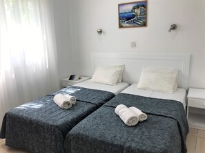 2 slaapkamers, een kluis op de kamer, een strijkplank/strijkijzer