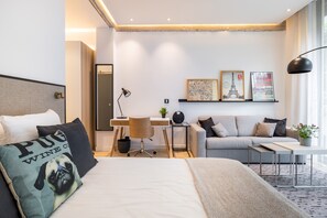 Iron/ironing board, Internet, bed sheets - A5 Suite Studio 175Blo-Paris Convention (Paris-15E-Arrondissement)