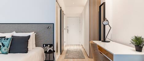 Iron/ironing board, internet, bed sheets