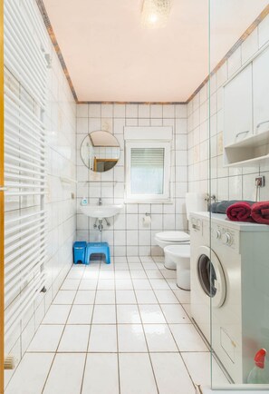 Douche, serviettes fournies