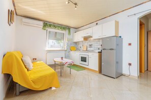 Kühlschrank, Ofen, Herdplatte, Wasserkocher