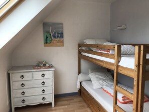 6 bedrooms, iron/ironing board, free WiFi