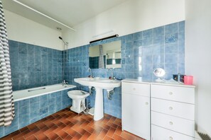Bathtub