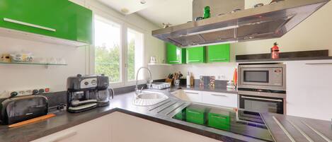 Fridge, microwave, oven, dishwasher