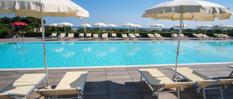 Seasonal outdoor pool, pool umbrellas, sun loungers